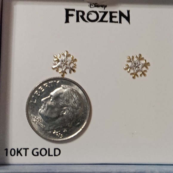 10kt Gold Disney FROZEN snowflake earrings - Picture 6 of 9